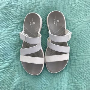 Cloudsteppers by Clark’s lightweight white adjustable strap sandals